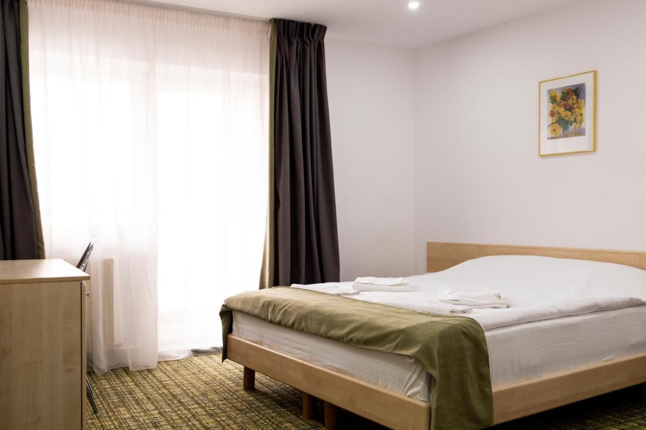 Casa Gabriela Hotel Bucureşti Ngoại thất bức ảnh