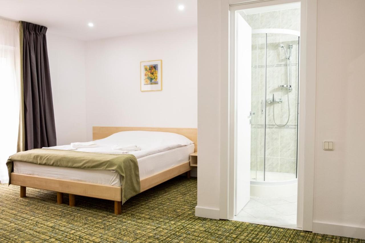 Casa Gabriela Hotel Bucureşti Ngoại thất bức ảnh