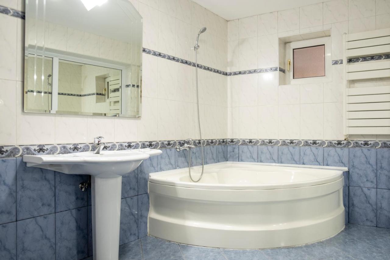 Casa Gabriela Hotel Bucureşti Ngoại thất bức ảnh