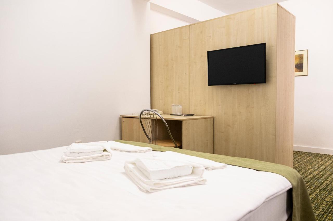 Casa Gabriela Hotel Bucureşti Ngoại thất bức ảnh