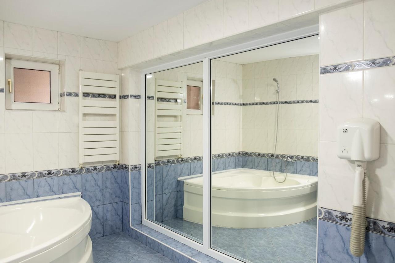 Casa Gabriela Hotel Bucureşti Ngoại thất bức ảnh