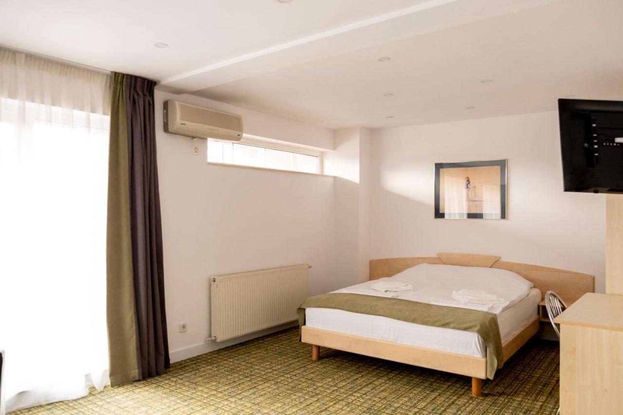 Casa Gabriela Hotel Bucureşti Ngoại thất bức ảnh