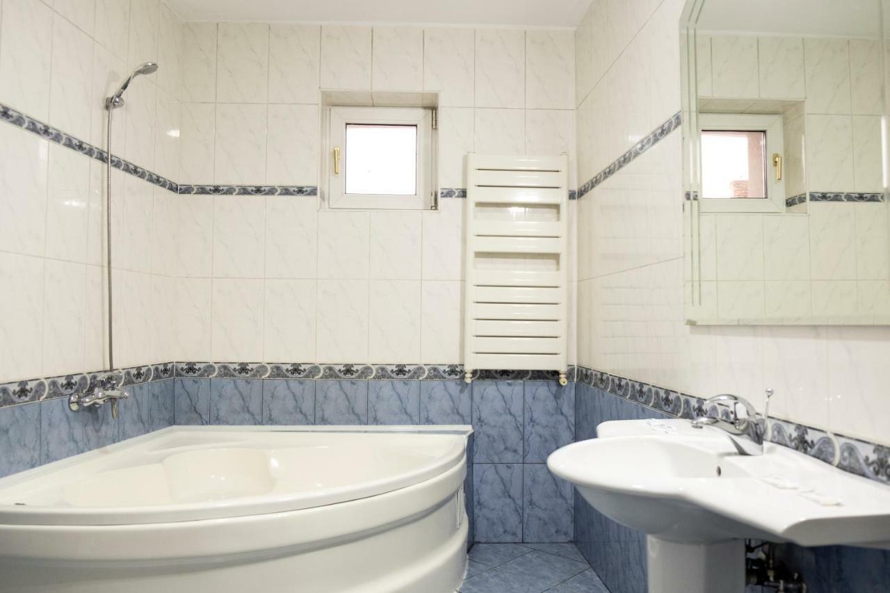 Casa Gabriela Hotel Bucureşti Ngoại thất bức ảnh