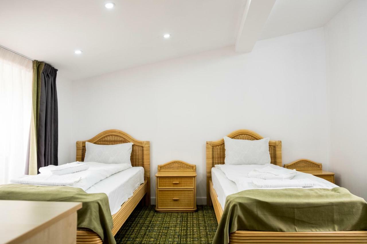Casa Gabriela Hotel Bucureşti Ngoại thất bức ảnh